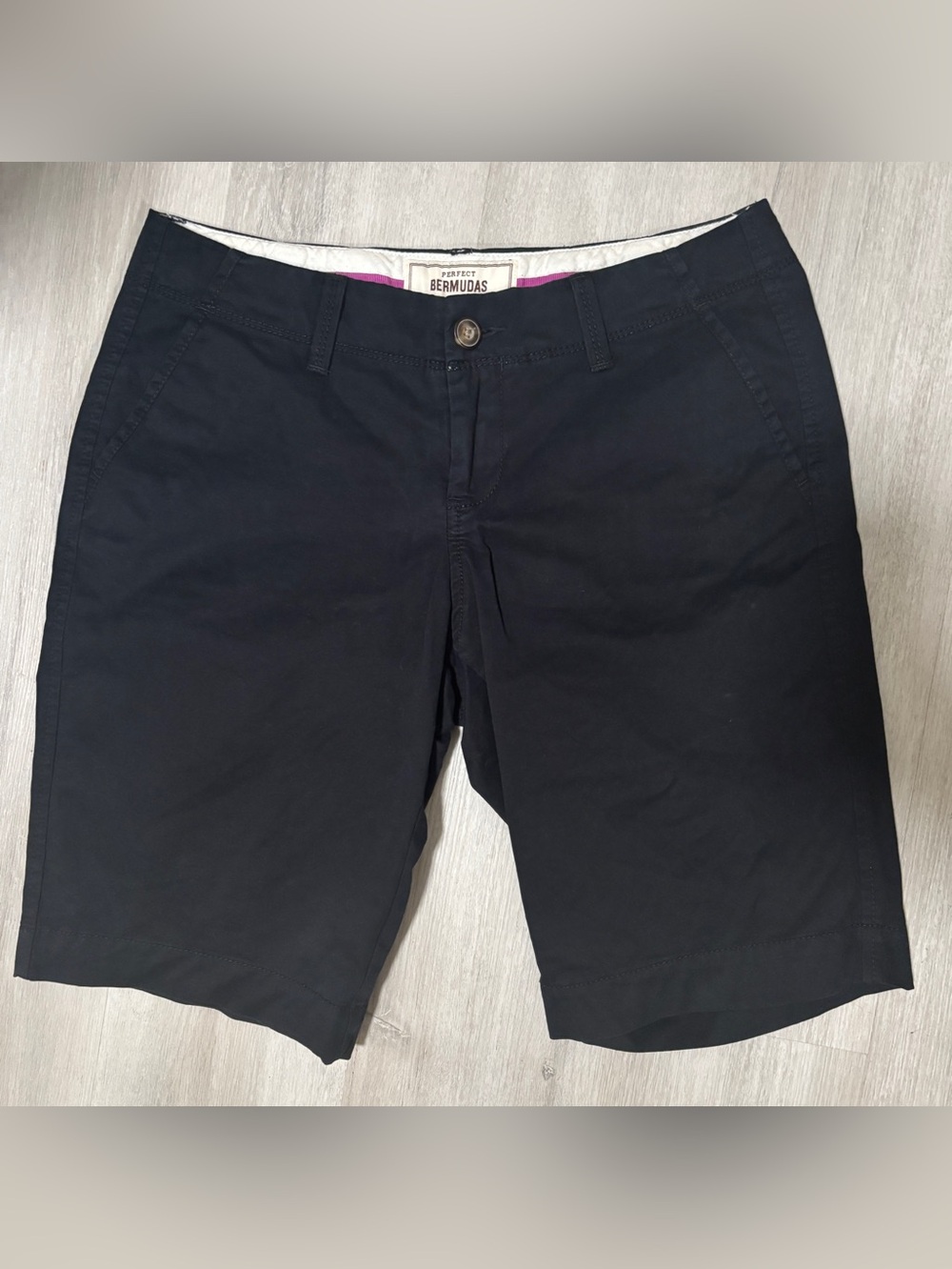 Old Navy Black Low Rise Stretch Bermudas Size 2